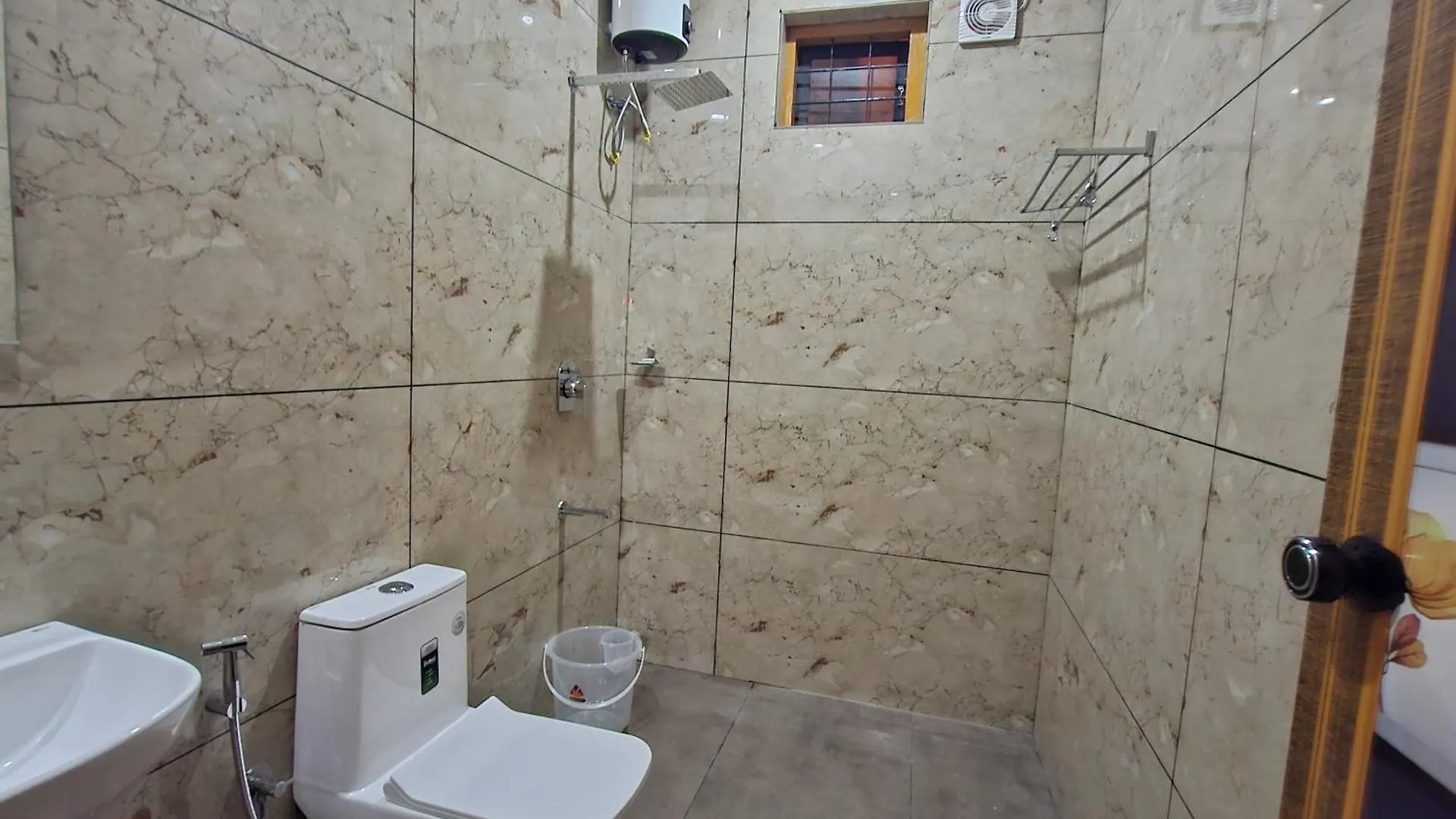 מונאר Zira Homestay הודו